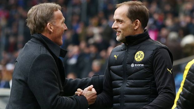 
                <strong>Burgfrieden</strong><br>
                Ein mögliches, aber schwieriges Szenario. Es würde bedeuten, dass sich alle Parteien nochmals zusammenraufen und gemeinsam durch eine weitere Saison gehen und Tuchel seinen Vertrag erfüllt. Neben der Tatsache, dass Tuchel dann eine "Lame Duck" wäre, scheint es nach den aktuellen Entwicklungen abwegig, diesen Weg einer versuchten Normalität mit absehbarem Ende zu gehen.
              