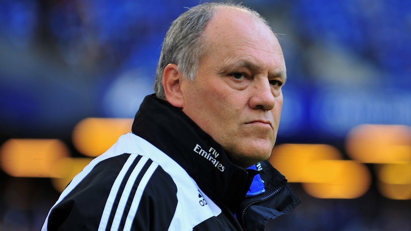 
                <strong>Martin Jol ( Hamburger SV)</strong><br>
                Auf Huub Stevens folgte 2009 beim Hamburger SV dessen Landsmann Martin Jol. Der trainierte zuvor neben einigen Klubs aus seiner Heimat auch knapp drei Jahre Tottenham Hotspur. Unter Jols Regie holten die Hanseaten in 53 Pflichtspielen 32 Siege und 6 Remis (1,92). Am Saisonende verließ Jol die Elbe, um zu Ajax Amsterdam zu wechseln. Jol und Stevens waren damit zwei der wenigen Trainer, die den HSV in der jüngeren Vergangenheit nicht wegen sportlichen Misserfolgen verlassen mussten. 
              