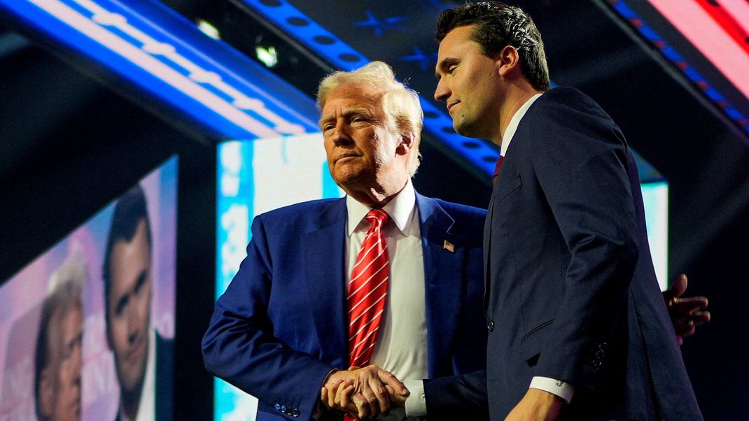 Nach der Ermordung von Charlie Kirk hat US-Präsident die "Antifa" als "Terrororganisation" eingestuft.