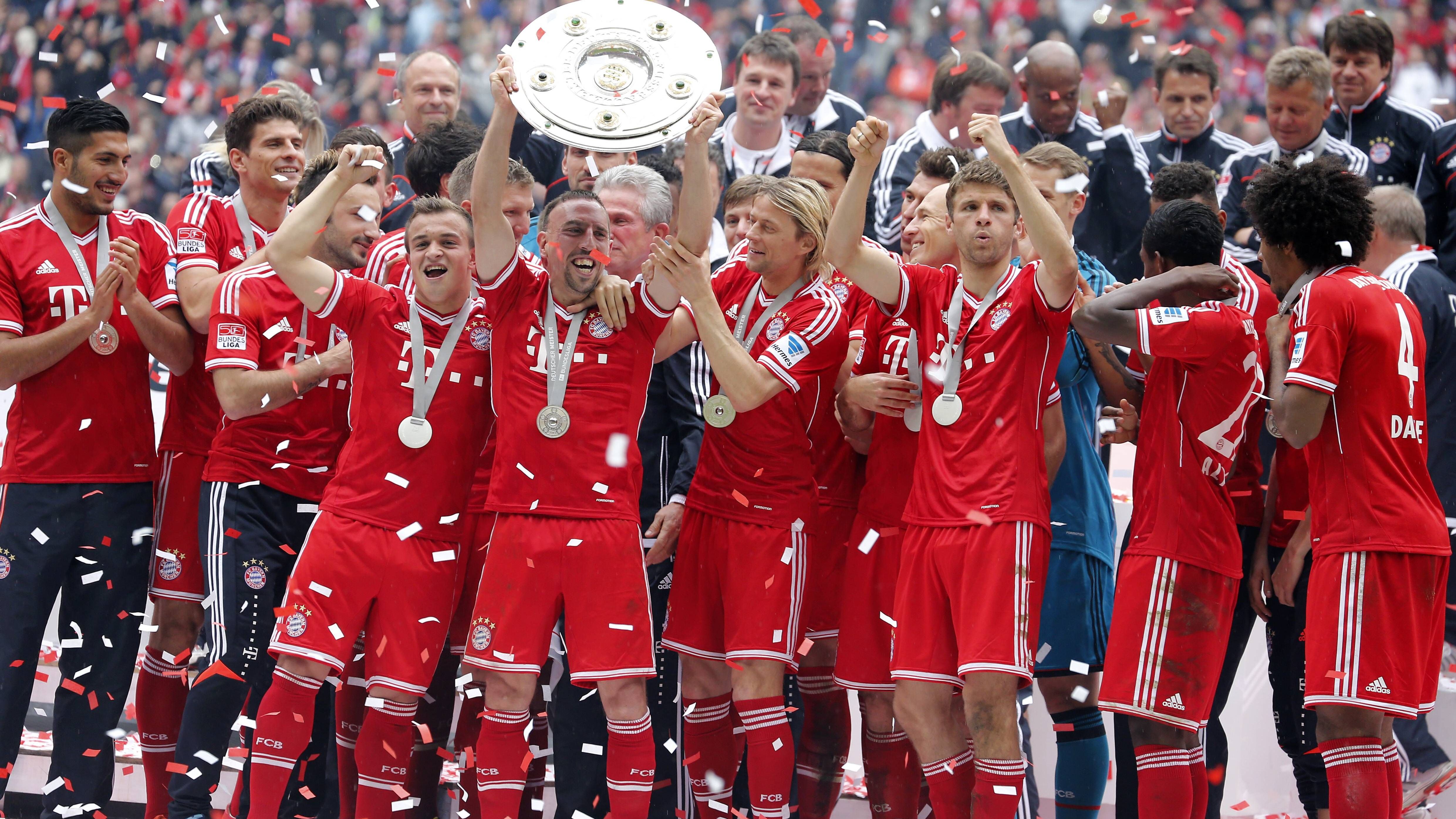 <strong>Bayern Münchens Rekordsaison</strong><br>Der größte Meistervorsprung jemals (25 Punkte), die meisten Siege (29) und Punkte in einer Saison (91), die meisten Siege in Folge (14), die meisten Spiele mit mindestens einem Tor (34 von 34), die beste Tordifferenz (+80), die wenigsten Gegentore (18), und, und, und...