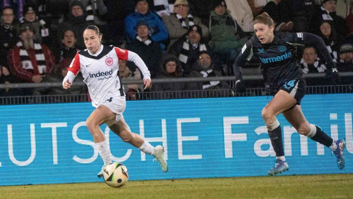 Traf zum 3:2: Géraldine Reuteler (li.)