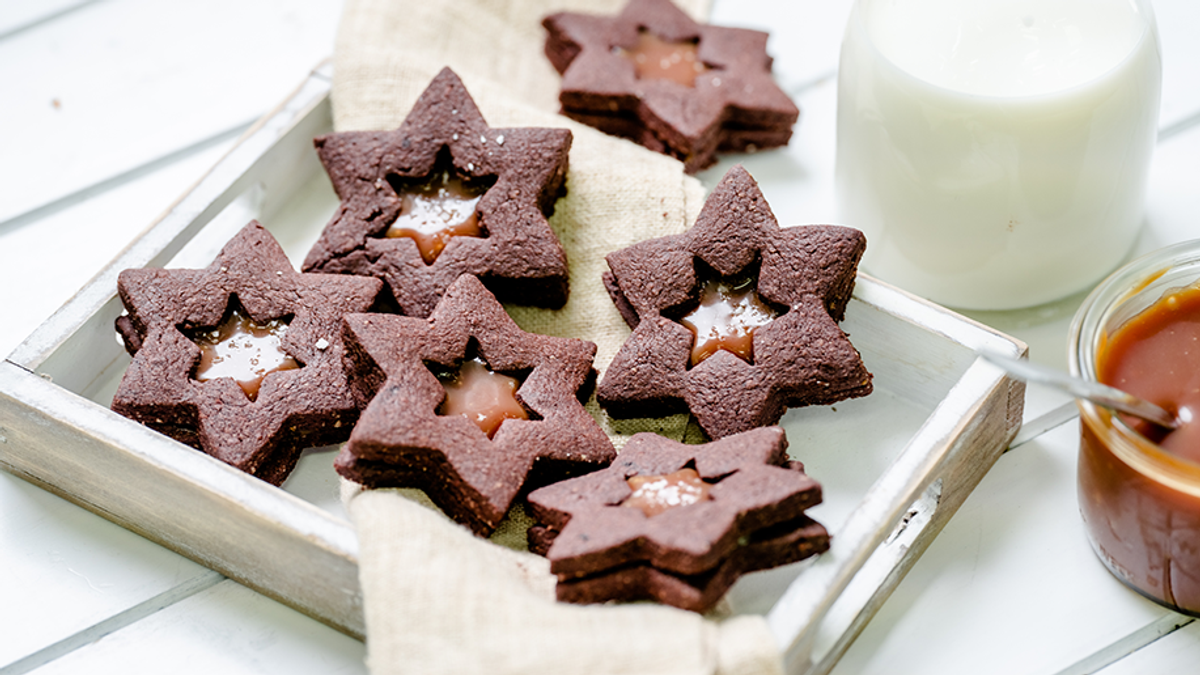 Schoko-Spitzbuben mit Salzkaramell