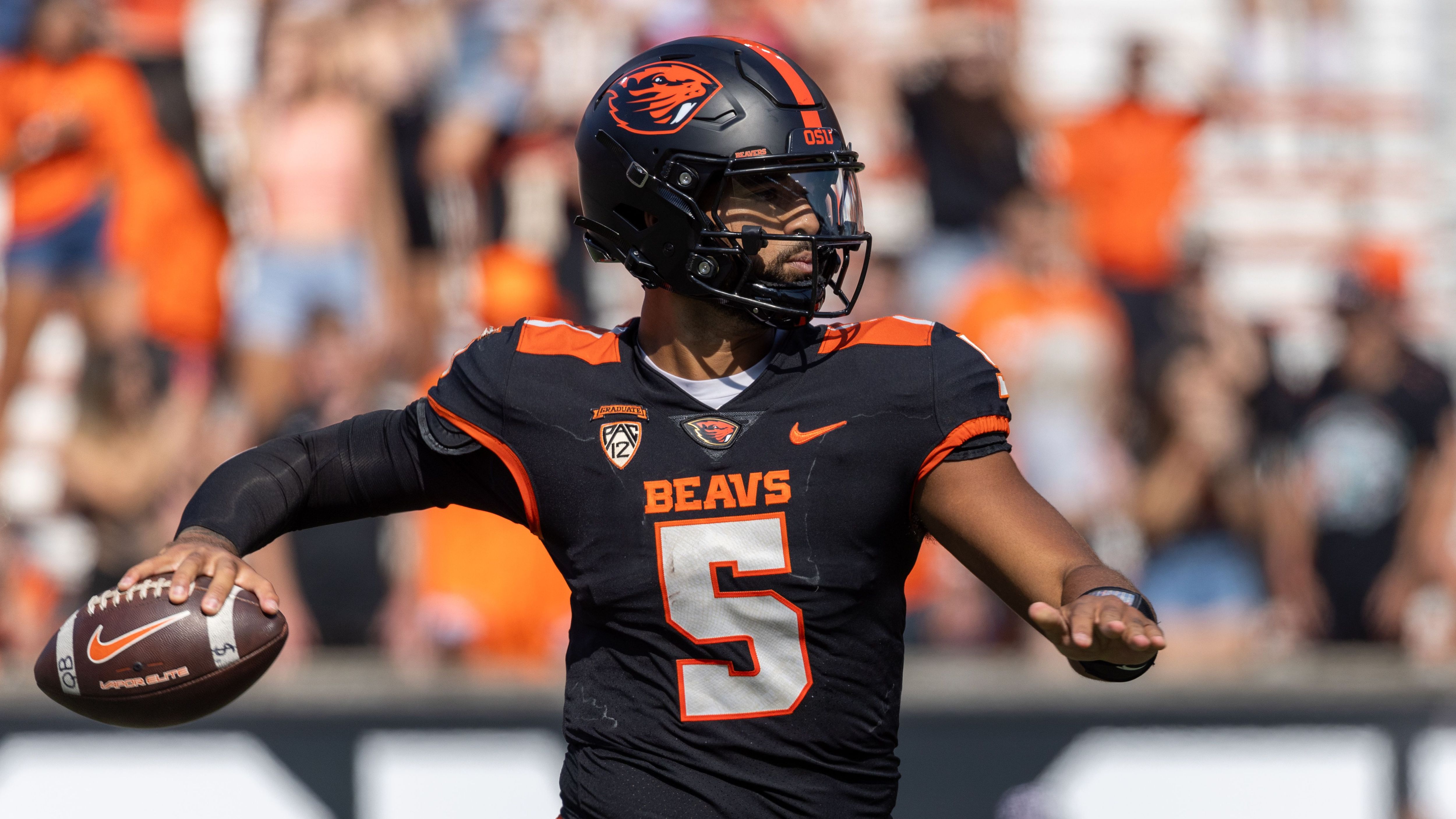 <strong>21. Oregon State Beavers (vorher Platz 15) 8-4</strong><br>Durch zwei Niederlagen in Folge ist Oregon State im AP-Ranking von Platz 10 auf Platz 21 gefallen. Im Rivalitätsduell gegen die Oregon Ducks waren die Beavers chancenlos und verloren mit 7:31.