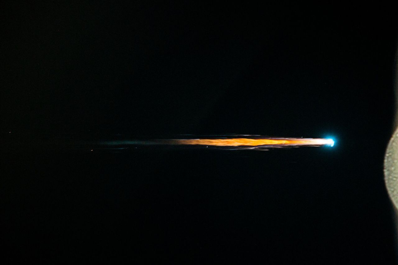 Bringt das noch was - oder kann das weg? In der Regel werden Raumstationen, -Transporter und Satelliten in der Atmosphäre entsorgt, wie hier 2013 das unbemannte ESA-Raumschiff ATV Albert Einstein.
