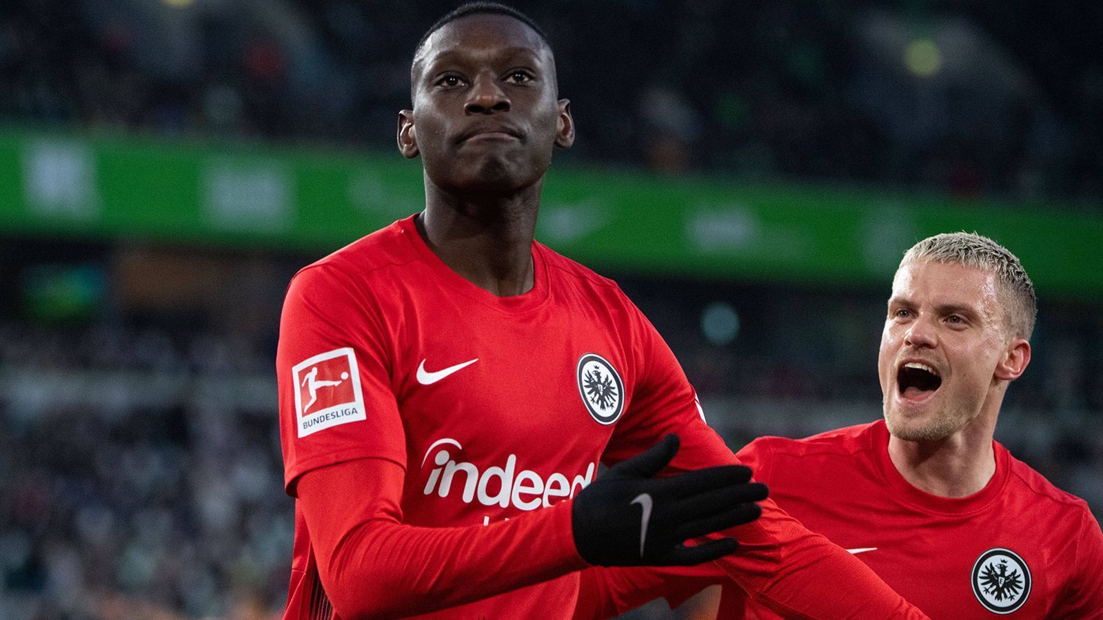 
                <strong>Platz 6: Randal Kolo Muani (Eintracht Frankfurt)</strong><br>
                Randal Kolo Muani ist die Neuentdeckung der Saison und überzeugt momentan in allen Wettbewerben. Bei der Weltmeisterschaft in Katar zeigte er in der hervorragend besetzten französischen Nationalmannschaft seine Angreifer-Qualitäten. In Frankfurt bei der Eintracht stehen bislang elf Tore und zwölf Torvorlagen in 23 Spielen auf dem Konto des schnellen Stürmers, der auch als Vorlagengeber im Spiel der Hessen momentan unersetzlich ist.
              