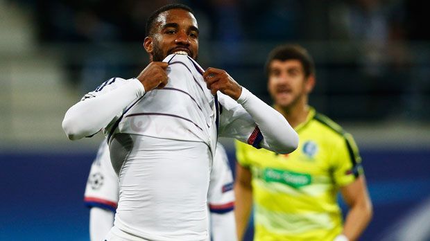 
                <strong>Alexandre Lacazette (Olympique Lyon)</strong><br>
                Alexandre Lacazette: Obwohl der 24-Jährige in der Ligue 1 für Lyon regelmäßig trifft (elf Spiele, fünf Tore), fehlt Lacazette im Aufgebot Frankreichs für das Länderspiel gegen Deutschland. Dennoch ist der EM-Traum für Lacazette noch nicht ausgeträumt. Immerhin kam er in den vergangenen beiden Länderspielen zu Kurzeinsätzen. Bislang absolvierte er acht Länderspiele, erzielte dabei einen Treffer.
              