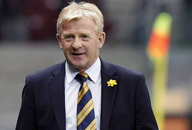 
                <strong>Gordon Strachan </strong><br>
                Coach Gordon Strachan zählt zu den erfolgreichsten schottischen Nationalspielern. Während seiner aktiven Karriere wurde er unter anderem zu Schottlands (1980) und Englands (1991) Spieler des Jahres gewählt. Seit 2013 trainiert er die Schotten und will das Team zur EM führen.
              