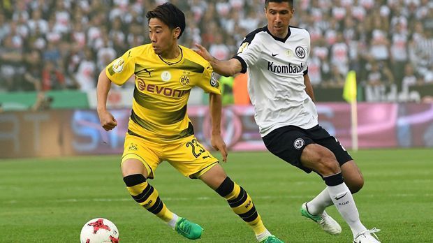 
                <strong>Shinji Kagawa</strong><br>
                Startet stark und seziert die Frankfurter Abwehrformation mit tollen Pässen in die Tiefe. Auch für die Drecksarbeit ist sich der Japaner nicht zu schade, so stoppt er einen Steilpass auf Seferovic am eigenen Strafraum per Grätscht. Guter und umsichtiger Ballverteiler. Taucht nach der Pause vor Hradecky auf, seine Ablage misslingt aber. ran-Note: 2
              