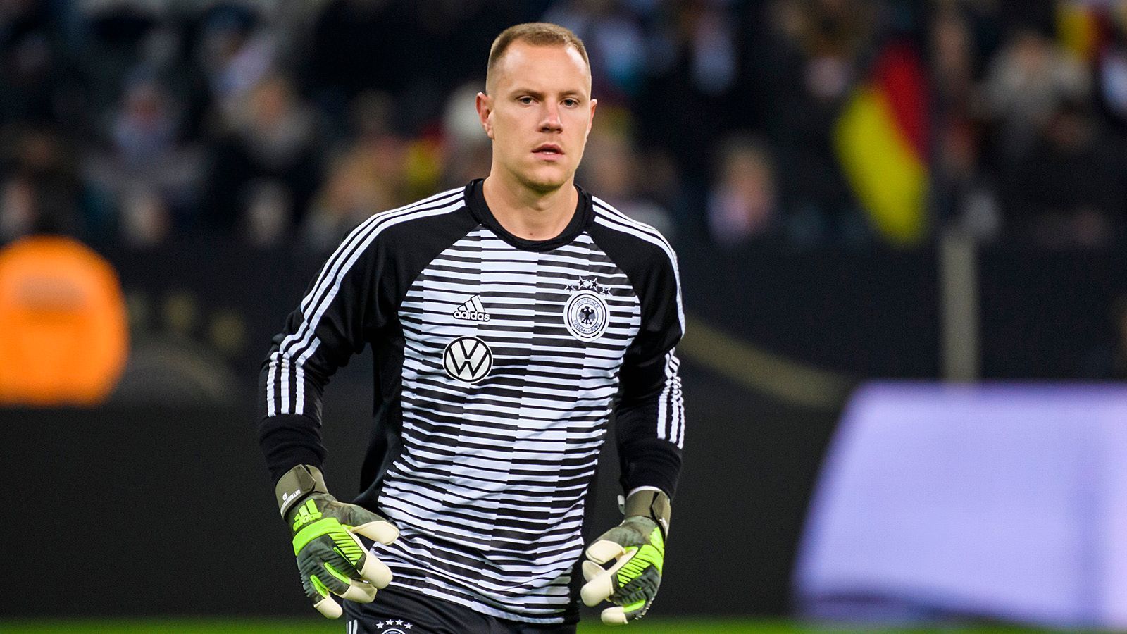 
                <strong>Tor</strong><br>
                Marc-André ter Stegen (FC Barcelona): Wäre bei jeder anderen Nation wohl die Nummer eins im Kasten. Ein solider Ersatz für Manuel Neuer. ran-Fazit: Sicher dabei
              