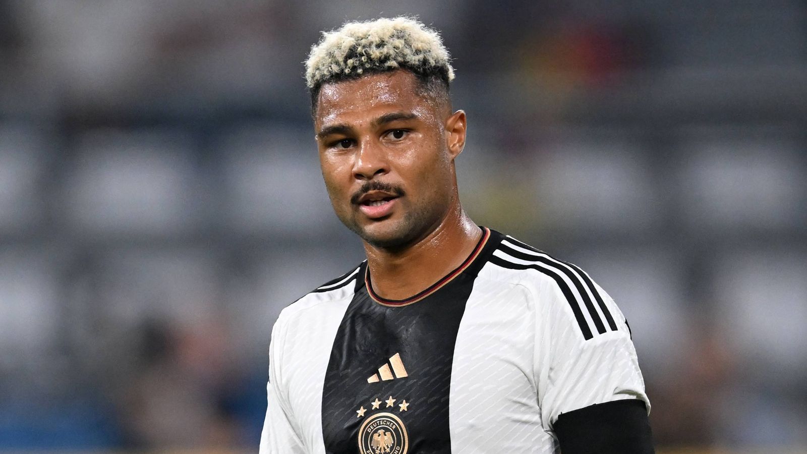 <strong>Serge Gnabry</strong><br>Der Offensivspieler kommt ebenfalls nach 71 Minuten für Wirtz und sorgt für Schwung im deutschen Angriff, verpasst haarscharf das 3:3 (86.). <strong><em>ran</em>-Note: 3</strong>