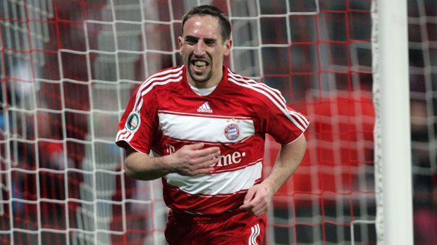 
                <strong>Franck Ribery - Assists</strong><br>
                Torvorlagen: Auch Franck Ribery ist ein Meister darin, seine Mitspieler im Zentrum über die linke Seite zu bedienen. In seiner ersten Saison als Bayern-Profi war der damals 24-Jährige bis Ende November 2007 an acht Toren beteiligt. Allein fünf Treffer bereitete Ribery auf internationaler Ebene im UEFA-Cup vor. 
              