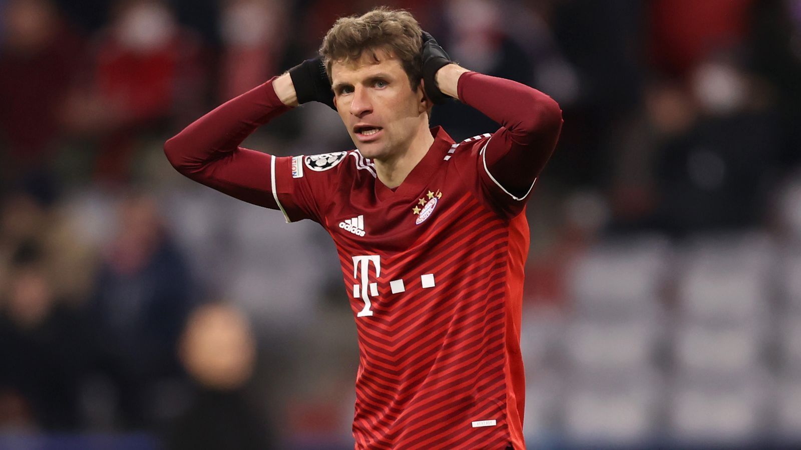 
                <strong>Thomas Müller</strong><br>
                Läuft wie immer viel, hat aber zunächst wenig prägenden Einfluss auf das Spiel der Bayern. Das ändert sich nach der Pause. Müller mit mehr Glück und dem sehenswerten 5:0 in der 54. Minute. Ist derzeit kein Über-Müller, trifft aber trotzdem zweimal. ran-Note: 
              