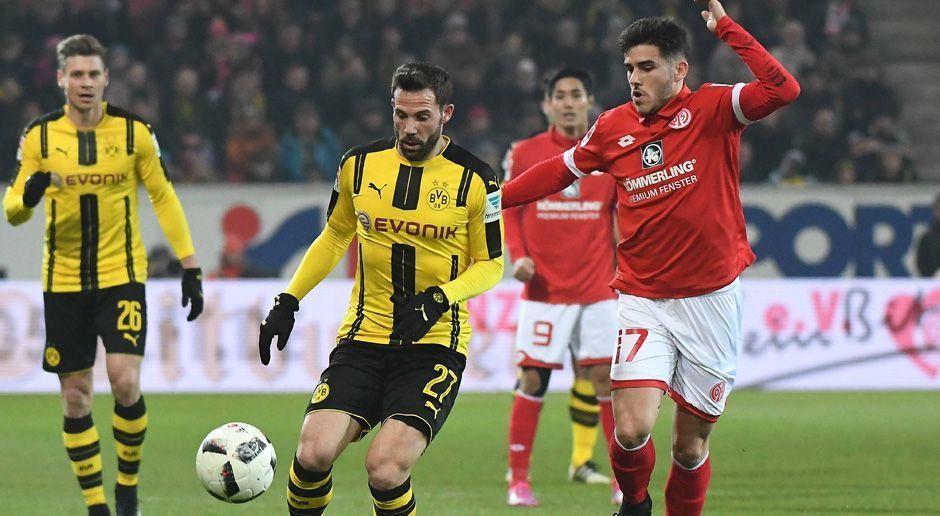 
                <strong>Gonzalo Castro</strong><br>
                Gonzalo Castro: Bildet gemeinsam mit Weigl und Guerreiro eine starke Mittelfeld-Einheit, die es den Mainzern im Spielaufbau extrem schwer macht. Überzeugt im Dortmunder Pressing, bietet sich immer wieder als Anspielstation an und schaltet sich in den Angriff mit ein. Geht in der 86. Minute raus. ran-Note: 2,5
              