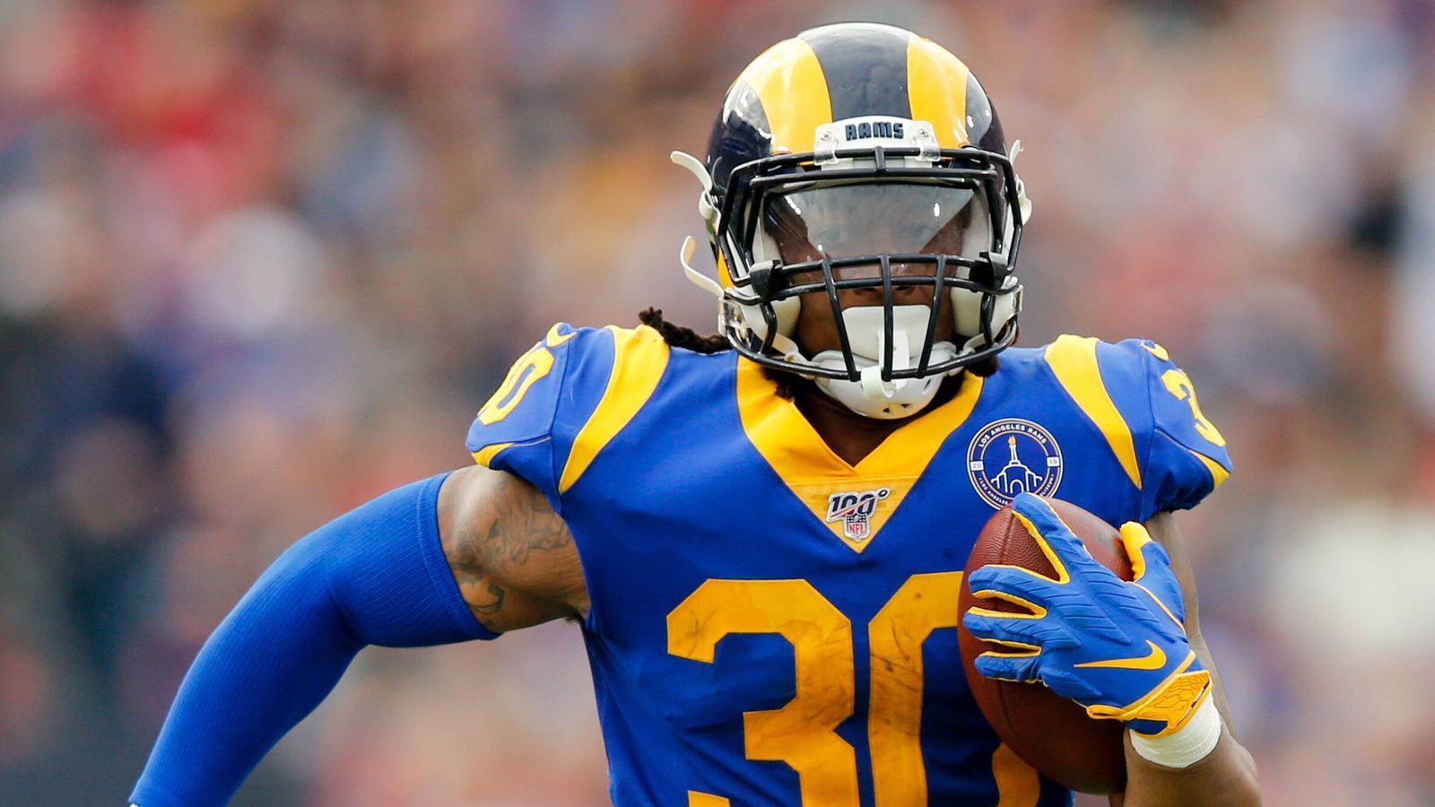 
                <strong>Todd Gurley zu den Indianapolis Colts</strong><br>
                Der Running Back erhielt 2018 einen neuen Rekordvertrag, ließ jedoch, auch verletzungsbedingt, eine für seine Verhältnisse schwache Saison 2019 folgen. Anfang des Monats hieß es, dass sich die L.A. Rams mit Gurley zusammensetzen wollen. Für einige Experten das klare Anzeichen für einen Trade. Die Colts werden zugreifen.
              