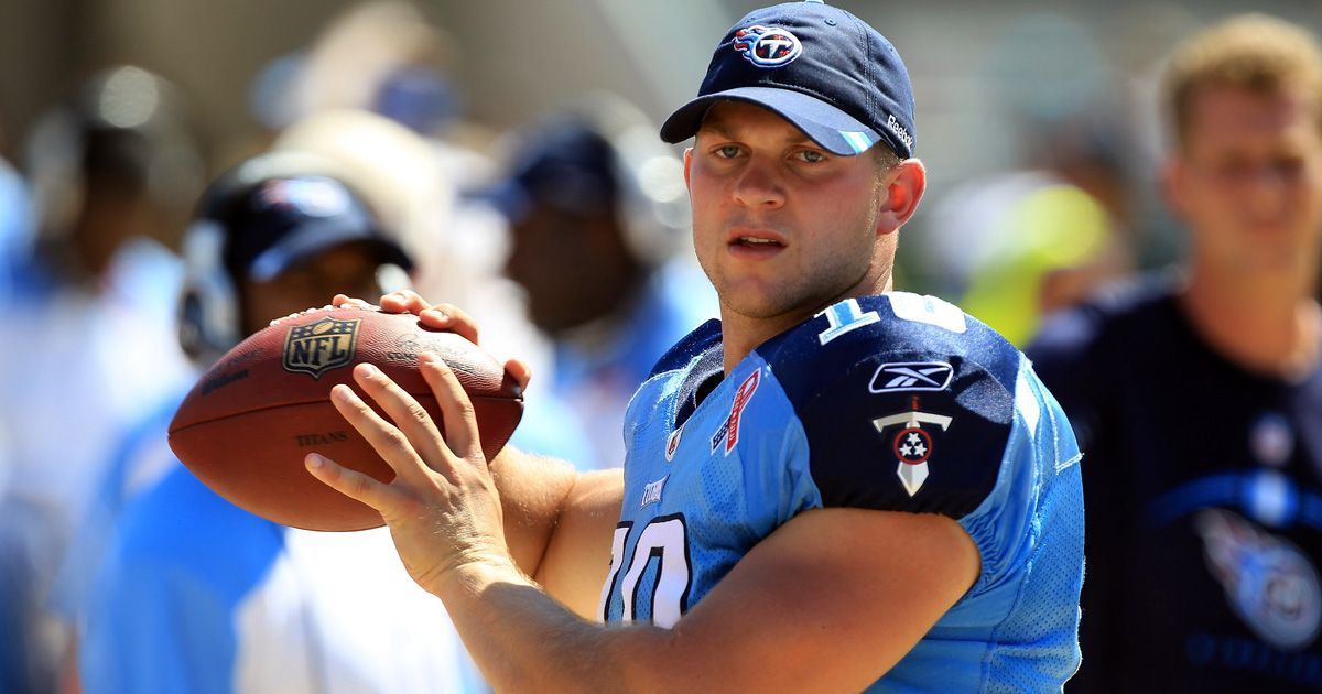 
                <strong>Tennessee Titans: Jake Locker (Quarterback, 8. Pick 2011)</strong><br>
                Jake Locker entschied sich erst im College dafür, als Football-Spieler sein Geld verdienen zu wollen. Denn schon damals war Locker auch ein sehr guter Baseballspieler. Locker traf die falsche Entscheidung, der Quarterback kam in seiner besten Saison auf 11 Starts, in denen er nur 2.174 Passing-Yards aufweiste und mehr Interceptions als Touchdowns verzeichnete (11:10). Nach vier Jahren hatte Locker genug von der NFL und gab seinen Rücktritt bekannt. Er hatte demnach nicht mehr das Verlangen, in der NFL spielen zu wollen. Mehr als eine Backup-Rolle hätte er wohl ohnehin nicht bekommen.
              