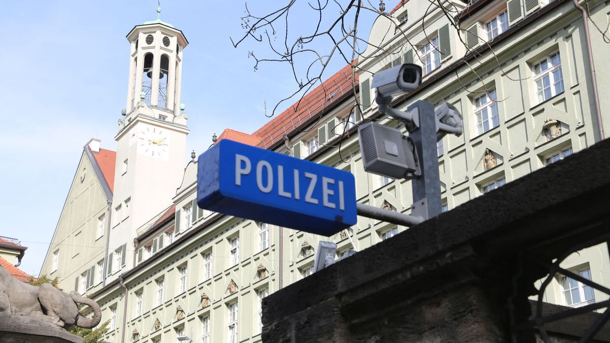 Das Polizeipräsidium in München: Aktuell ermitteln die Beamt:innen Hinweise zum Verschwinden der 13-Jährigen.