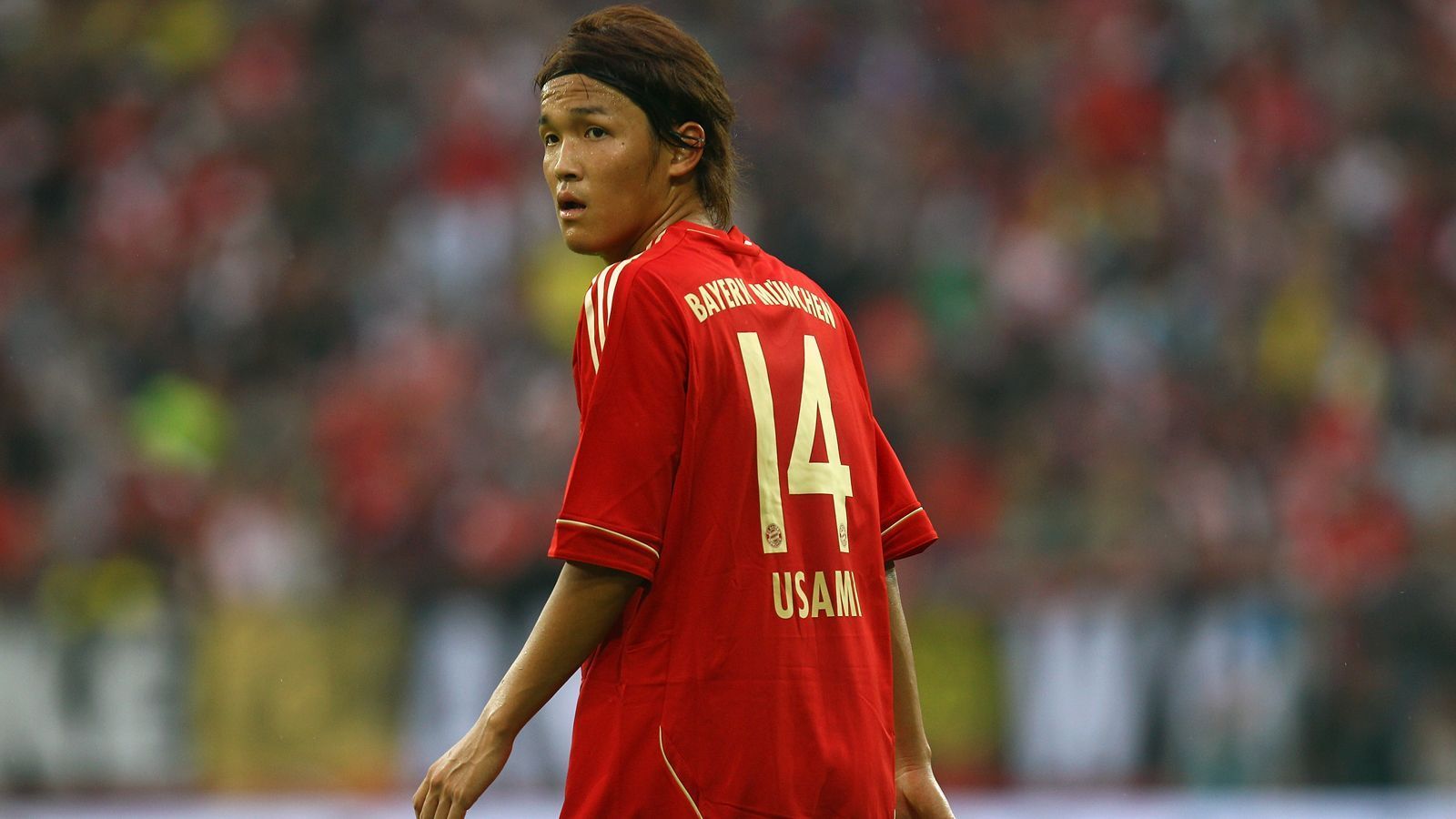 
                <strong>Takashi Usami</strong><br>
                Das damalige japanische Nachwuchstalent Takashi Usami kam im Sommer 2011 mit 19 Jahren von Gamba Osaka zum FC Bayern. Der Offensivmann wurde zunächst für eine angebliche Gebühr von nur 300.000 Euro ausgeliehen - und dabei blieb es dann auch. In der Saison 2011/12 kam Usami im Münchner Starensemble nur zu fünf Einsätzen (ein Tor). Daher verzichteten die Münchner auf die Kaufoption für den heutigen Düsseldorfer. Später versuchte es Usami erneut in der Bundesliga, zunächst in Hoffenheim und später in Augsburg - ebenfalls ohne Erfolg. Für Aufsteiger Düsseldorf kommt der aktuelle Leihspieler aus Augsburg in der laufenden Saison aber zumindest regelmäßig zu Einsätzen (15 Spiele, ein Tor). Klappt es im vierten Anlauf für den mittlerweile 26-jährigen Usami doch noch mit dem Bundesliga-Durchbruch? 
              