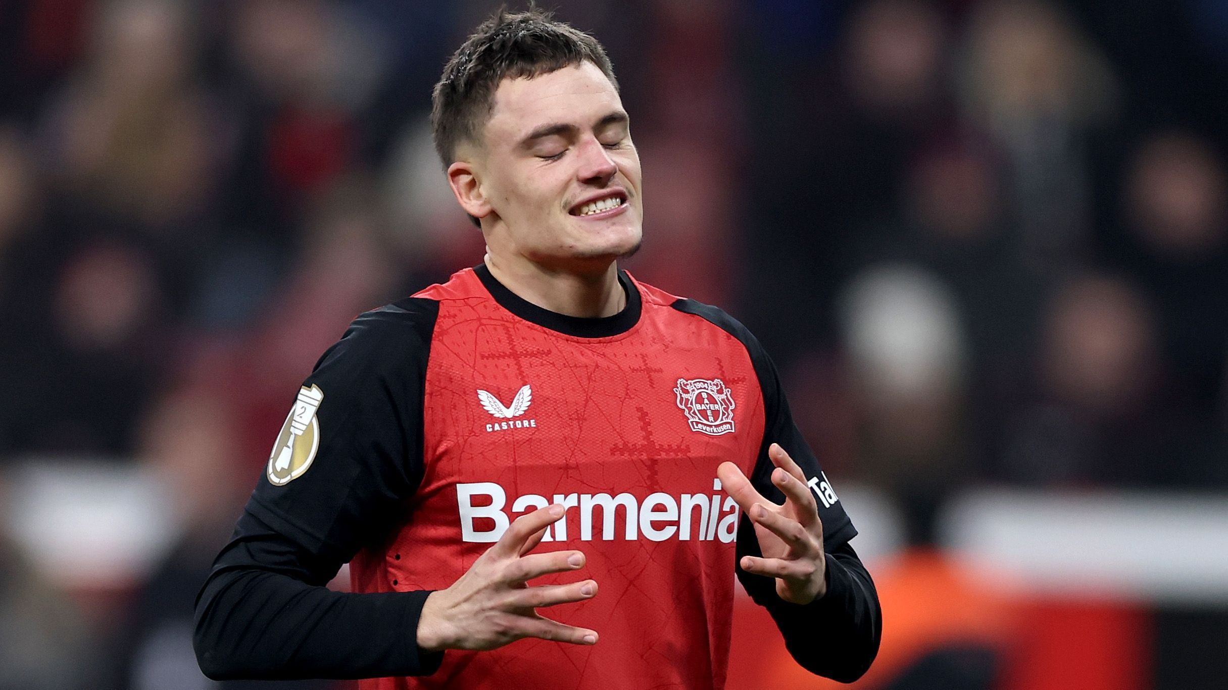 <strong>Florian Wirtz (Bayer Leverkusen)</strong><br>Laut dem Portal "Caught Offside" plant Manchester City im Sommer einen Großangriff auf Bayer Leverkusen. Demnach stehen zwei Spieler im Visier der "Skyblues". Dabei soll es sich einerseits um Florian Wirtz, <a data-li-document-ref="493887" href="https://www.ran.de/sports/fussball/bundesliga/news/fc-bayern-uli-hoeness-traeumt-weiter-von-leverkusen-star-florian-wirtz-dreesen-legt-nach-493887">um den Bayern-Patron Uli Hoeneß jüngst auch wieder gebuhlt hatte</a>, handeln. Die Konkurrenz ist aber groß, auch Real Madrid und der FCB sollen den Offensivspieler auf dem Zettel haben. Zudem...