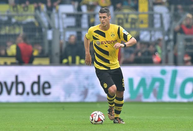 
                <strong>Sebastian Kehl</strong><br>
                Sebastian Kehl ist in vielerlei Hinsicht ein besonderer Spieler. Im Sommer gab er freiwillig die Kapitänsbinde ab - eine für Fußballer eher ungewohnte Aktion. In mitten der vielen talentierten jungen Spielern bleibt der erfahrene Kehl ein essentielle Figur - auf und neben dem Platz.
              