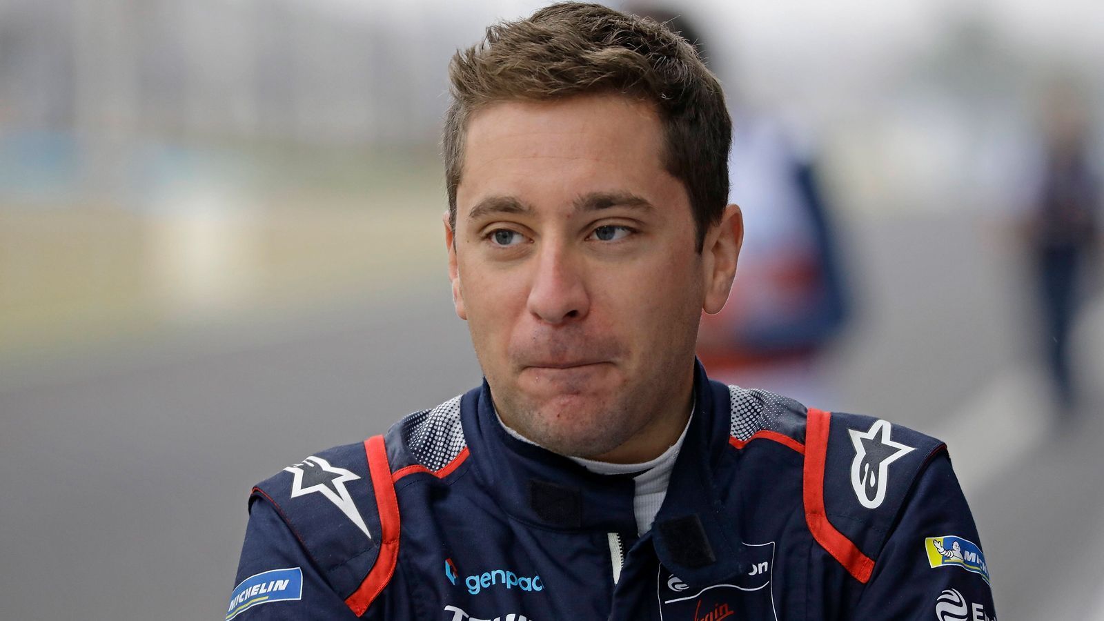 
                <strong>Vielversprechende Zukunft</strong><br>
                Die Spannung tut der Formel E nur gut, findet Abt-Pilot Robin Frijns: "In einigen Ländern ist die Formel E nach der Formel 1 schon die zweitwichtigste Rennserie. Die Rennen sind nie langweilig. Die Teams sind mutig. Es ist eine Klasse mit Zukunft. In der Formel E gibt es mehr Hersteller als in der Formel 1."
              