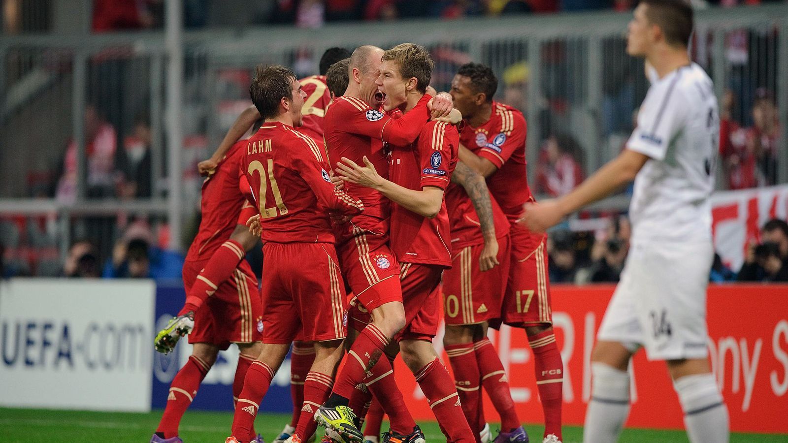 <strong>2011/2012, Achtelfinale: FC Bayern München - FC Basel 7:0 (nach 0:1)</strong><br>Die Schweizer gewannen zunächst das Heimspiel durch ein Tor des späteren Herthaners Valentin Stocker mit 1:0. In der Allianz Arena ließen die Bayern Basel dann aber keine Chance. Beim 7:0-Sieg steuerte Mario Gomez vier Treffer bei. Für den FCB ging es bis ins Endspiel, in dem man dem FC Chelsea dahoam dramatisch im Elfmeterschießen unterlag.