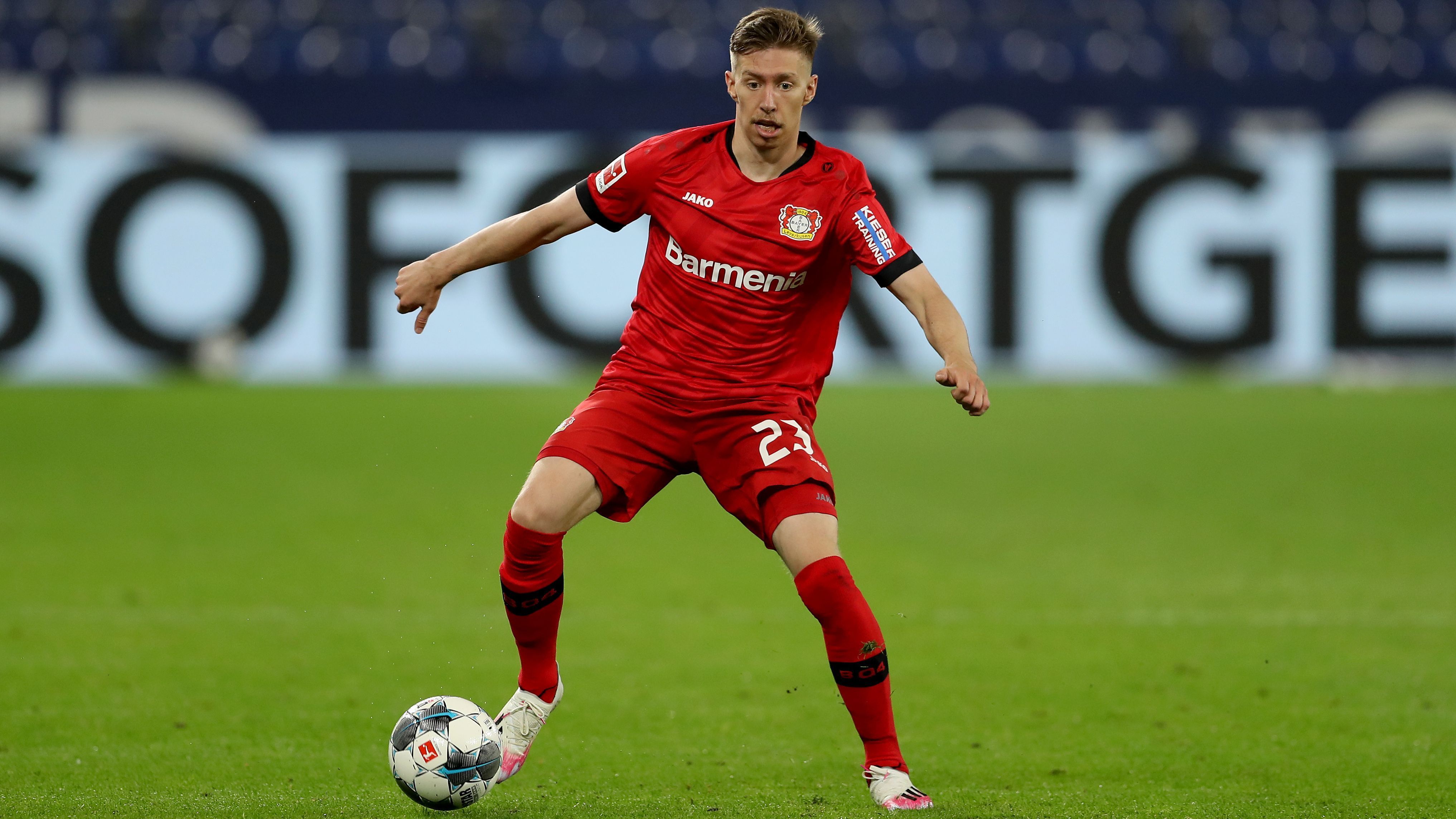 
                <strong>FIX: Mitchell Weiser von Bayer Leverkusen zu Werder Bremen</strong><br>
                Zuletzt betonte Weiser, dass er keinen Sinn mehr darin sehe, in Leverkusen zu bleiben, wenn er nicht mehr Einsatzzeiten bekommen würde. Dem Wunsch wurde dann am letzten Tag des Transfersommers entsprochen. Der ehemalige Herthaner wechselt für ein Jahr zu Zweitligist Werder Bremen. Eine Kaufoption wurde nicht vereinbart.
              