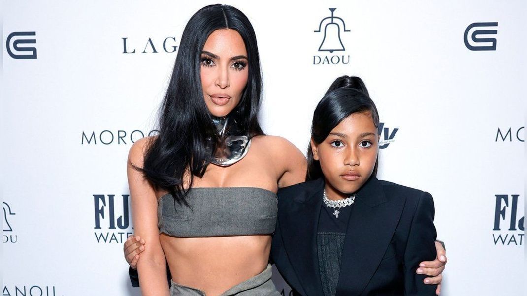 Kim Kardashians Tochter North West sorgt aktuell für Schlagzeilen.
