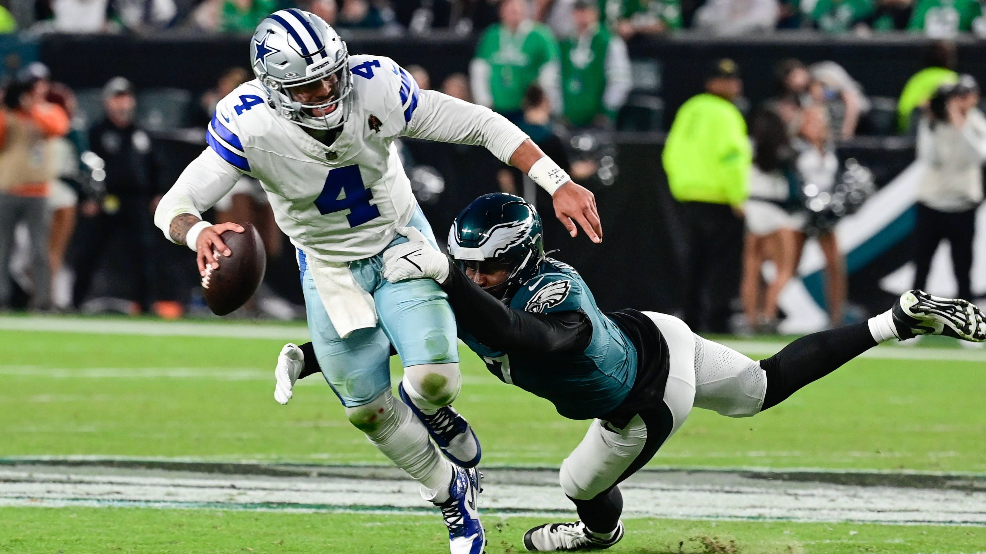 <strong>16. Platz: Dallas Cowboys</strong><br>Zugelassene Sacks: 40<br>Raumverlust durch zugelassene Sacks: <strong>263 Yards</strong><br>Spieler: Dak Prescott (39; 255 Yards), Cooper Rush (1; 8 Yards)