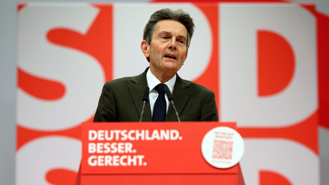 Rolf Mützenich, Vorsitzender der SPD-Bundestagsfraktion, sieht für das Erstarken der AfD eine Mitverantwortung bei der Ampel-Regierung.&nbsp;