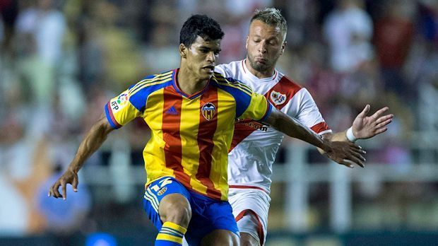 
                <strong>Danilo (FC Valencia)</strong><br>
                Danilo: Der junge Brasilianer spielt in der laufenden Saison auf Leihbasis beim FC Valencia. Die Spanier haben mit seinem Stammklub Braga aus Portugal einen Kauf für 2016 vereinbart. Der 19-Jährige wird dann wohl eine Ablösesumme von 15 Millionen Euro kosten.
              