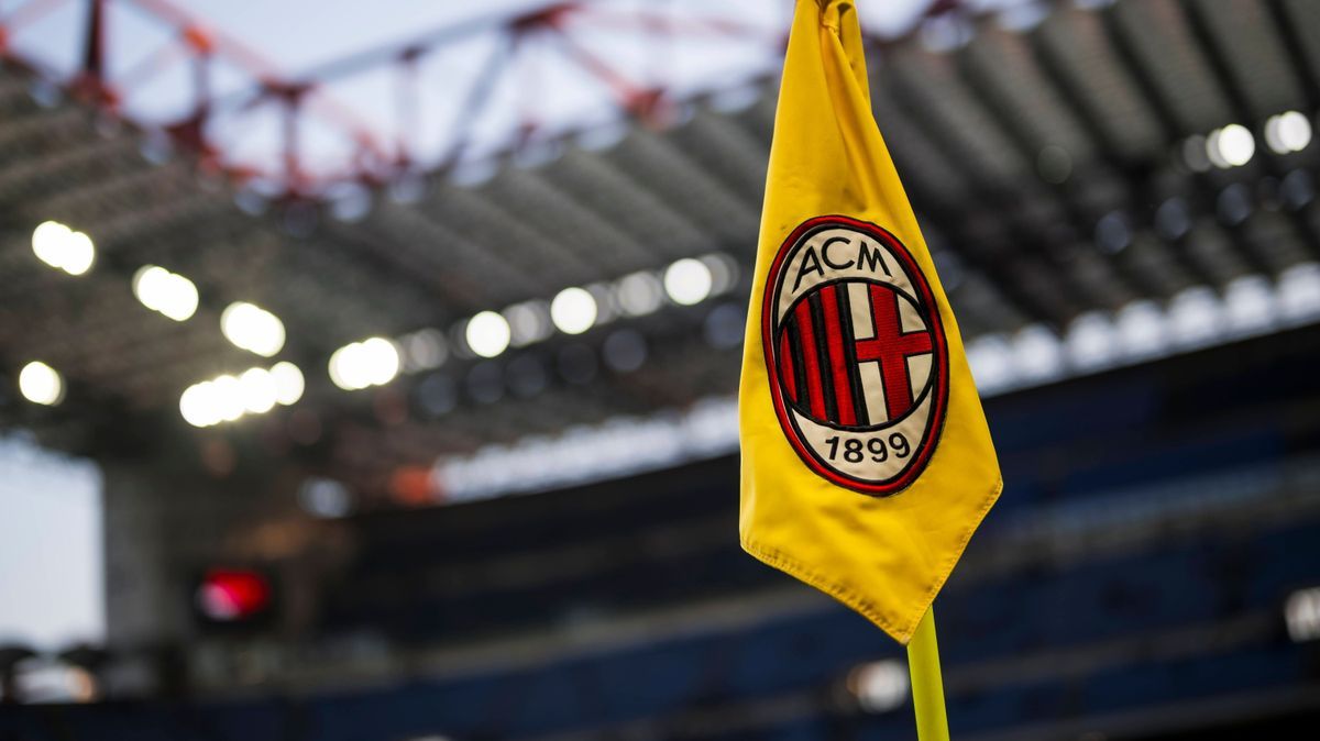 AC Milan v ACF Fiorentina - Serie A A corner flag bearing the logo af AC Milan i seen prior to the Serie A football match between AC Milan and ACF Fiorentina. Milan Italy Copyright: xNicolòxCampox