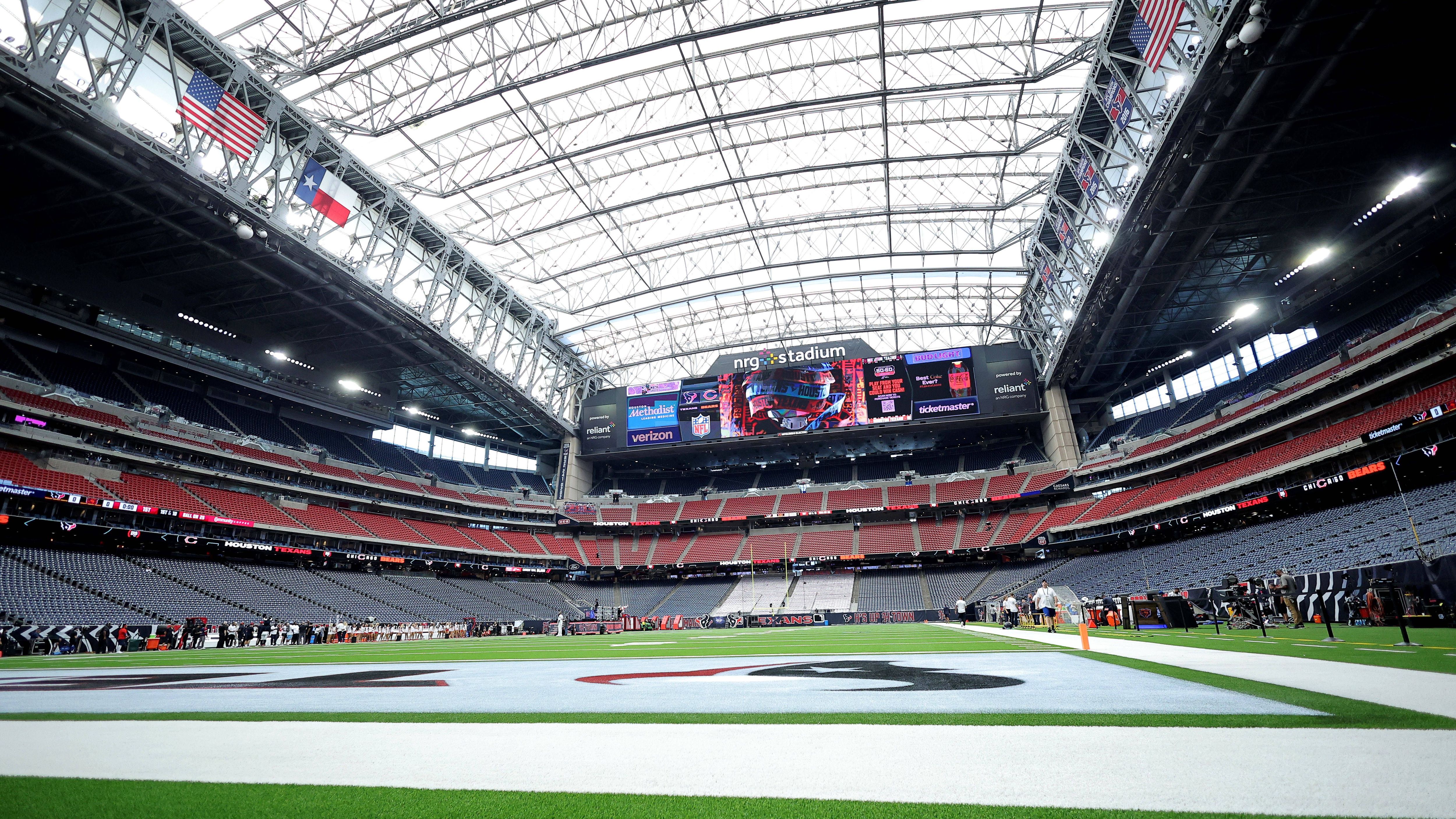 <strong>18. Platz: Houston Texans (NRG Stadium)</strong> <br>Vier Tickets: 469,80 Dollar<br> Zwei Bier: 12 Dollar<br> Zwei Softdrinks: 12 Dollar<br> Vier Hotdogs: 22 Dollar<br> Parken: 31,29 Dollar<br> <strong>Gesamtkosten: 547,09 Dollar</strong>