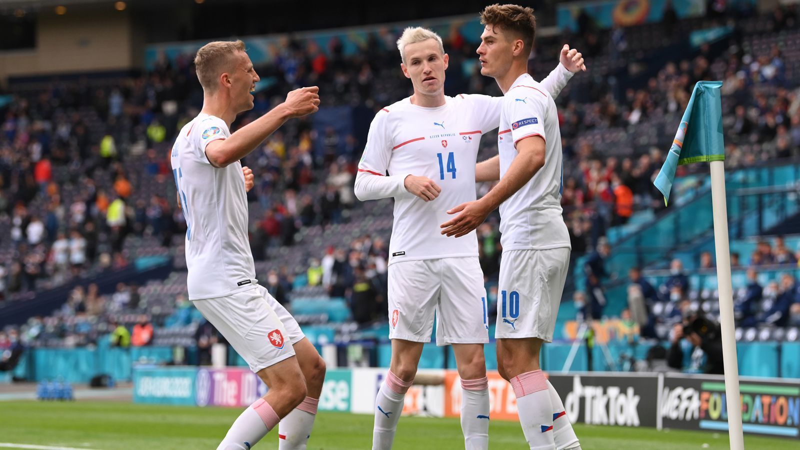 
                <strong>Gruppe D: Tschechien (Gruppendritter, 4 Punkte/3:2 Tore)</strong><br>
                ... ist als einer der vier besten Gruppendritten sicher für das Achtelfinale qualifiziert.
              