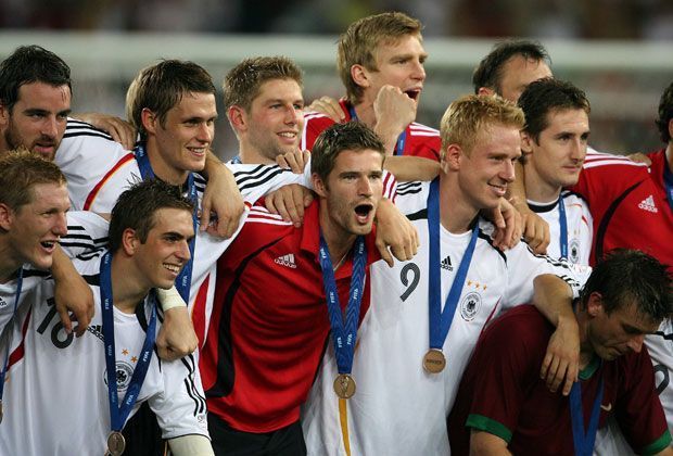 
                <strong>Juli 2006</strong><br>
                Sebastian Kehl bestreitet bei der WM 2006 im Spiel um Platz 3 sein letztes Länderspiel.
              