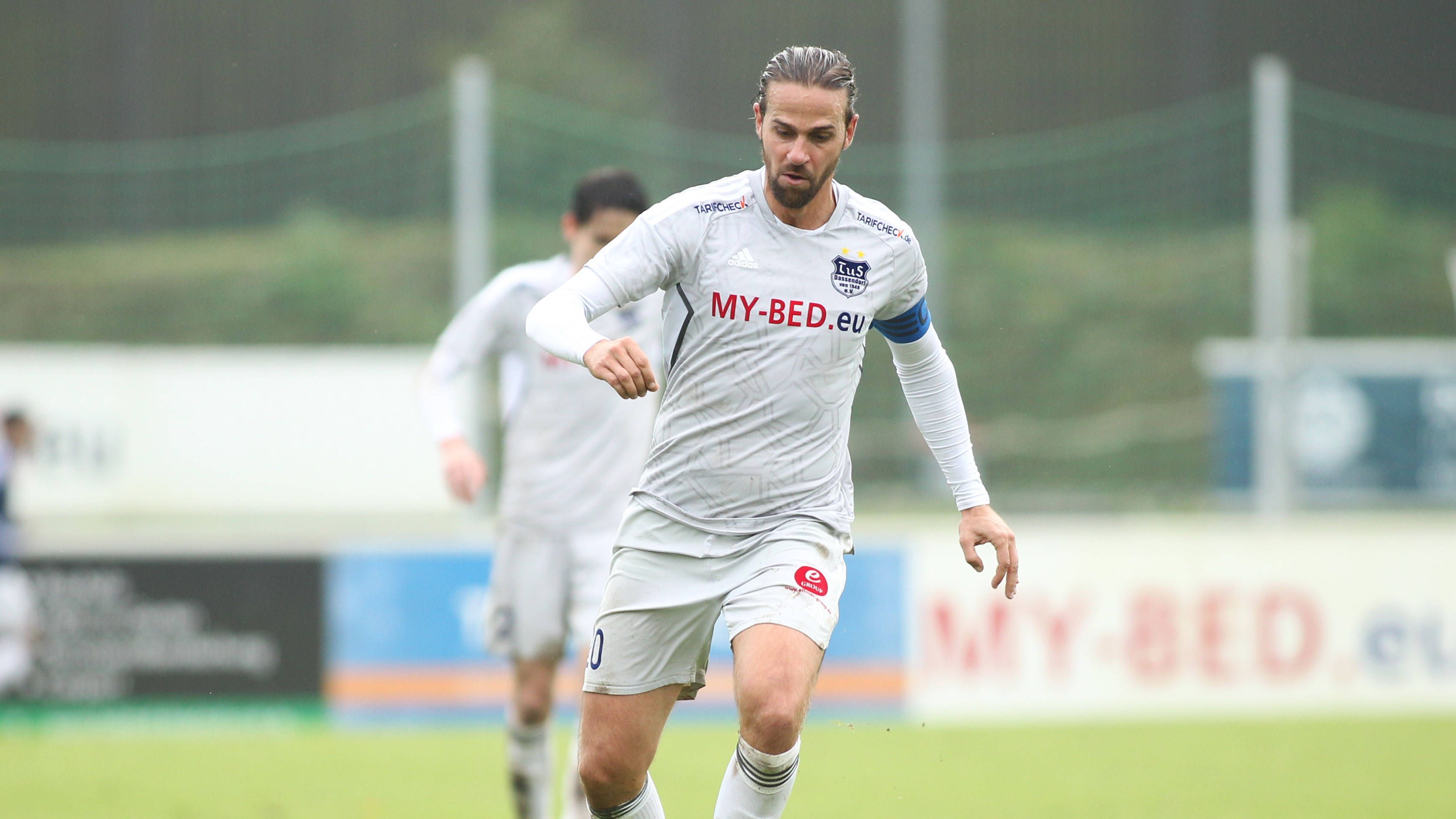 <strong>Offensiver Mittelfeldspieler: Martin Harnik<br></strong>Die Rolle des Zehners vertraut Füllkrug seinem Ex-Teamkollegen von Werder Bremen, Martin Harnik, an. Obwohl der Österreicher eigentlich auf der Sturm-Position spielt, sieht er ihn durch seine tiefen Laufwege als offensiven Mittelfeldspieler. Harnik agiert momentan beim Oberliga-Verein TuS Dassendorf.