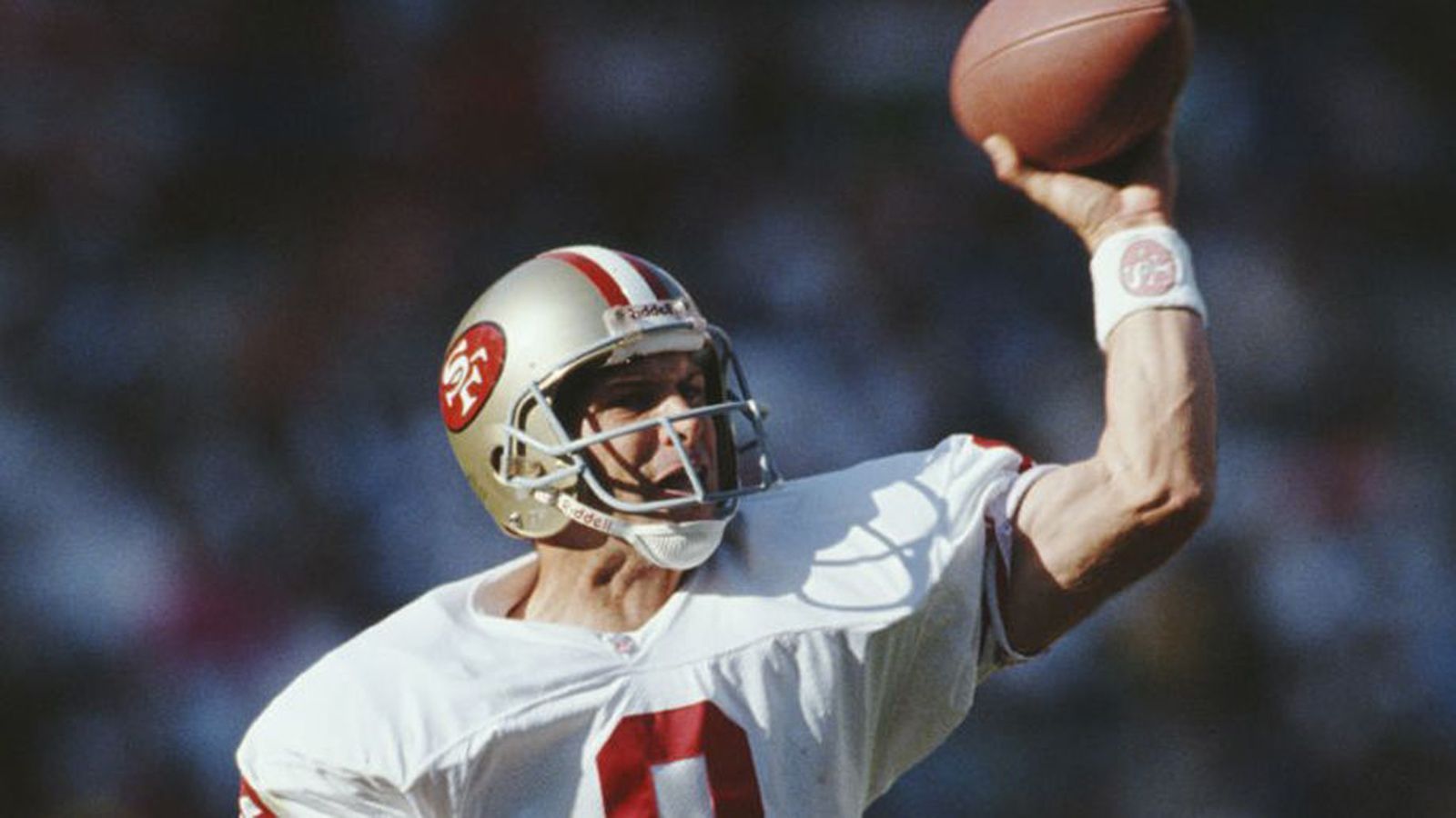 
                <strong>United States Football League - Steve Young kassierte kräftig ab </strong><br>
                Die USFL brachte einige Top-Spieler hervor. Quarterback Steve Young, der später mit den San Francisco 49ers den Super Bowl gewann und in die Hall of Fame aufgenommen wurde, wechselte nach seiner College-Karriere zunächst in die USFL zu den Los Angeles Express. Sein Mega-Vertrag über 40 Millionen US-Dollar für zehn Jahre wurde zur damaligen Zeit als skandalös wahrgenommen.
              