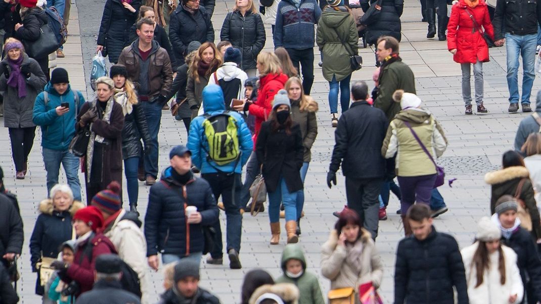 Die Bevölkerung in Deutschland ist nach einer Schätzung des Statistischen Bundesamtes 2023 auf rund 84,7 Millionen Menschen angewachsen.