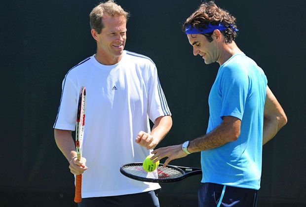 
                <strong>Stefan Edberg und Roger Federer (2014)</strong><br>
                Unter Stefan Edberg findet Roger Federer wieder zu alter Stärke. Bereits in Wimbledon stand der Weltranglistendritte im Finale, unterlag dort aber Novak Djokovic. Bei einem Sieg gegen Chang und Nishikori winkt die Revanche.
              