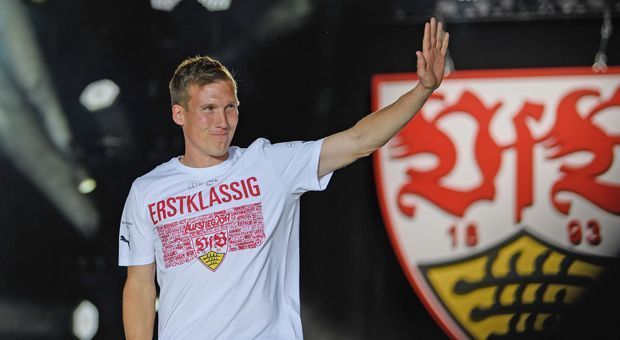 
                <strong>Hannes Wolf</strong><br>
                Eine weitere quasi-interne Lösung stellt Hannes Wolf dar. Der heutige Trainer des VfB Stuttgart war zwischen 2009 und 2016 beim BVB, trainierte in dieser Zeit die U17, U19 und U23 des Vereins. 2014 und 2015 führte Wolf die B-Jugend zur deutschen Meisterschaft, 2016 gewann der 36-Jährige mit den A-Junioren den Titel. In seiner ersten Saison beim VfB gelang Wolf gleich der Aufstieg in die Bundesliga. Sein Vertrag in Stuttgart hat noch eine Laufzeit bis 2018.
              