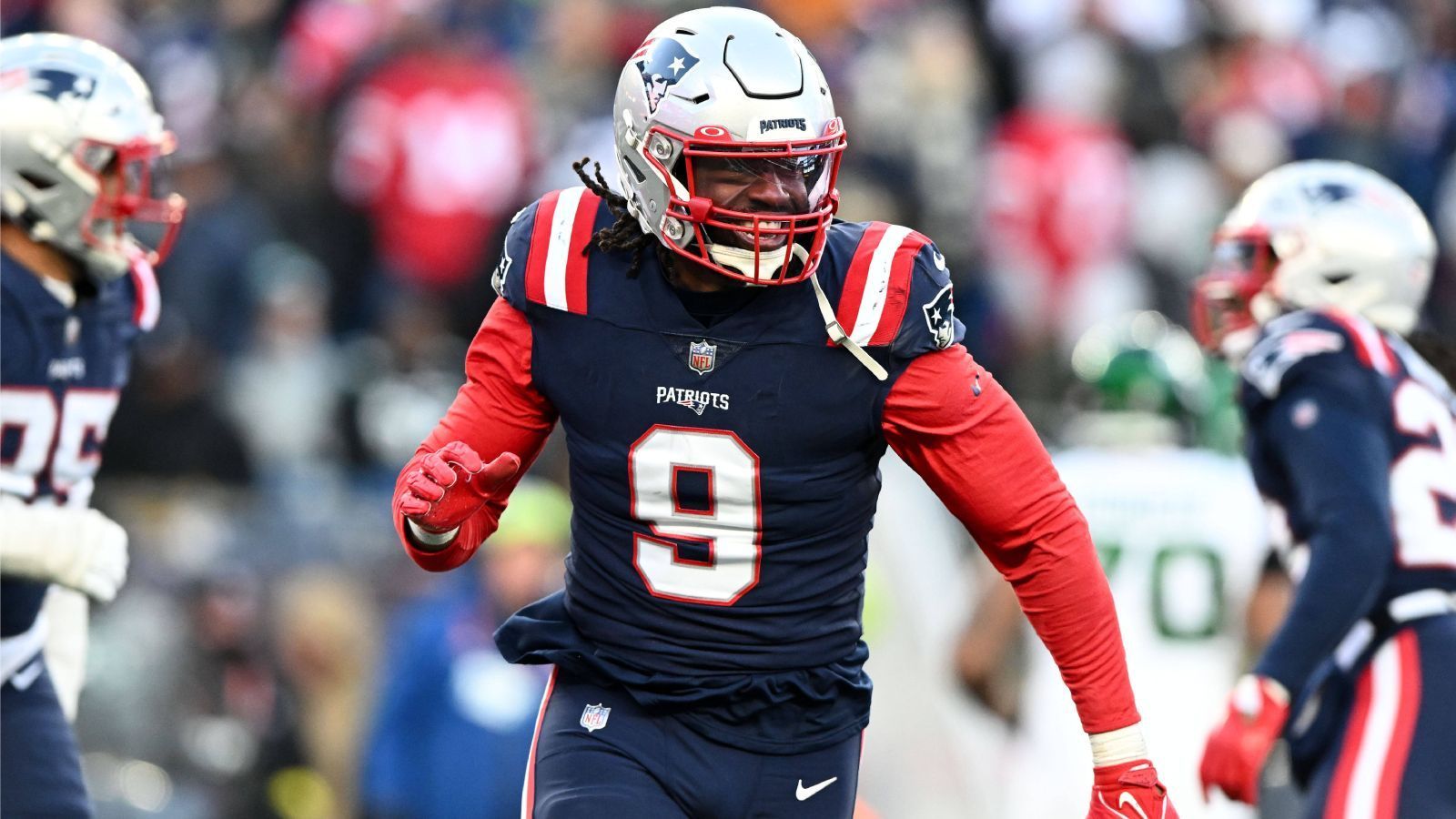 
                <strong>Matthew Judon (New England Patriots)</strong><br>
                Der wohl beste Performer bei den New England Patriots in den vergangenen Jahren ist Pass Rusher Matthhew Judon. Der Outside Linebacker ist einer der wenigen Spieler, die General Manager Bill Belichick fürstlich bezahlt. Und es hat sich bislang gelohnt: In den vergangenen beiden Jahren gelangen Judon satte 28 Sacks und zwei Forced Fumbles. Der Mann mit den berüchtigten roten Ärmeln isst Quarterbacks zum Frühstück.
              