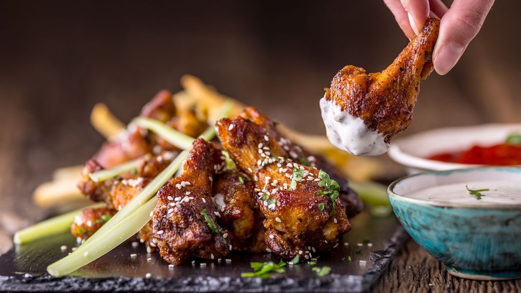 Chicken-Wings mit köstlicher Marinade darf bei keinem Super Bowl fehlen!