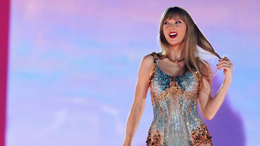 Taylor Swift führt bei ihren dreistündigen Konzerten bei den US-Konzerten der "The Eras Tour" durch ihre Alben - und ihre verschiedenen Styles.