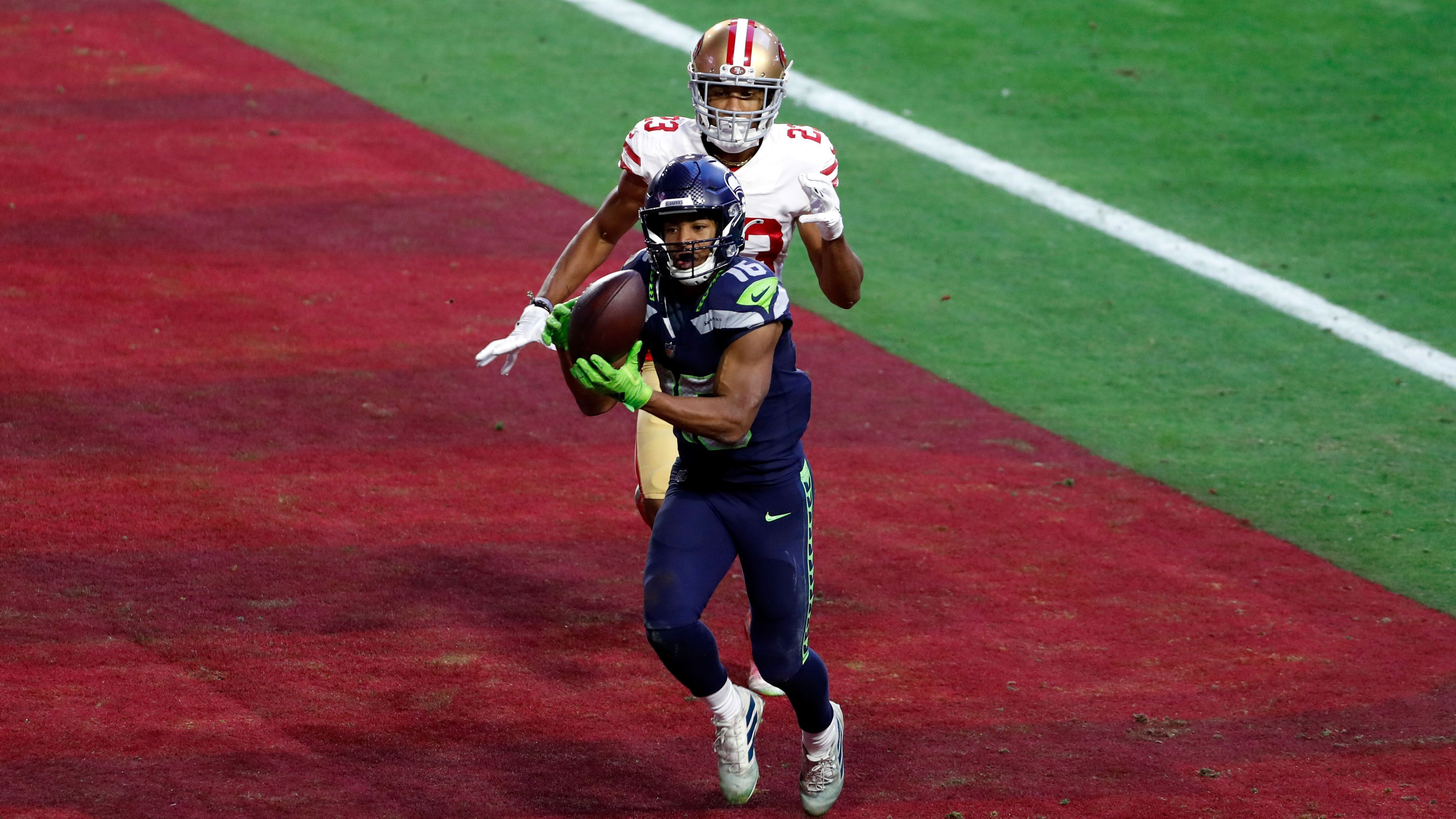 
                <strong>Tyler Lockett (Seattle Seahawks)</strong><br>
                Zwölf Catches, 90 Yards, zwei Touchdowns - diese starken Statistiken in Woche 17 bescheren Tyler Lockett nun einen Bonus über 600.000 US-Dollar. Vor dem Spiel gegen die San Francisco 49ers stand der Wide Receiver noch bei 964 Receiving Yards und acht Touchdowns. Durch seinen starken Auftritt übersprang er sowohl die Marke von 1000 Yards (400.000 US-Dollar) als auch die von zehn Touchdowns (200.000 US-Dollar).
              
