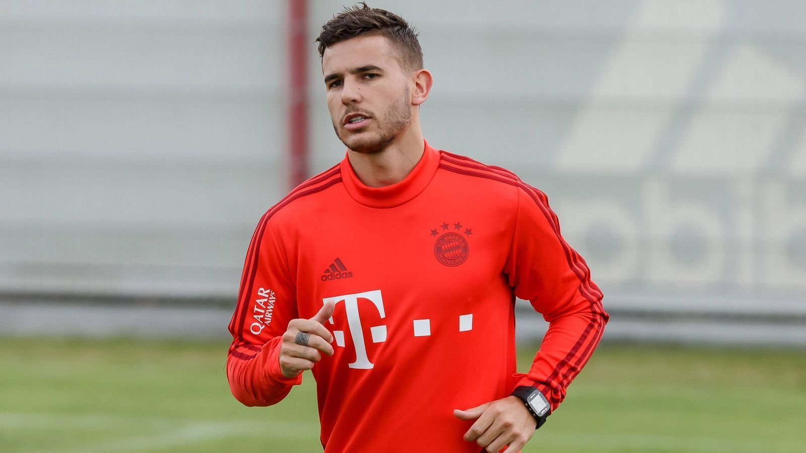 
                <strong>Platz 6 (geteilt) - Lucas Hernandez</strong><br>
                Ablösesumme: 80 Millionen EuroAufnehmender Verein: FC Bayern MünchenAbgebender Verein: Atletico Madrid
              