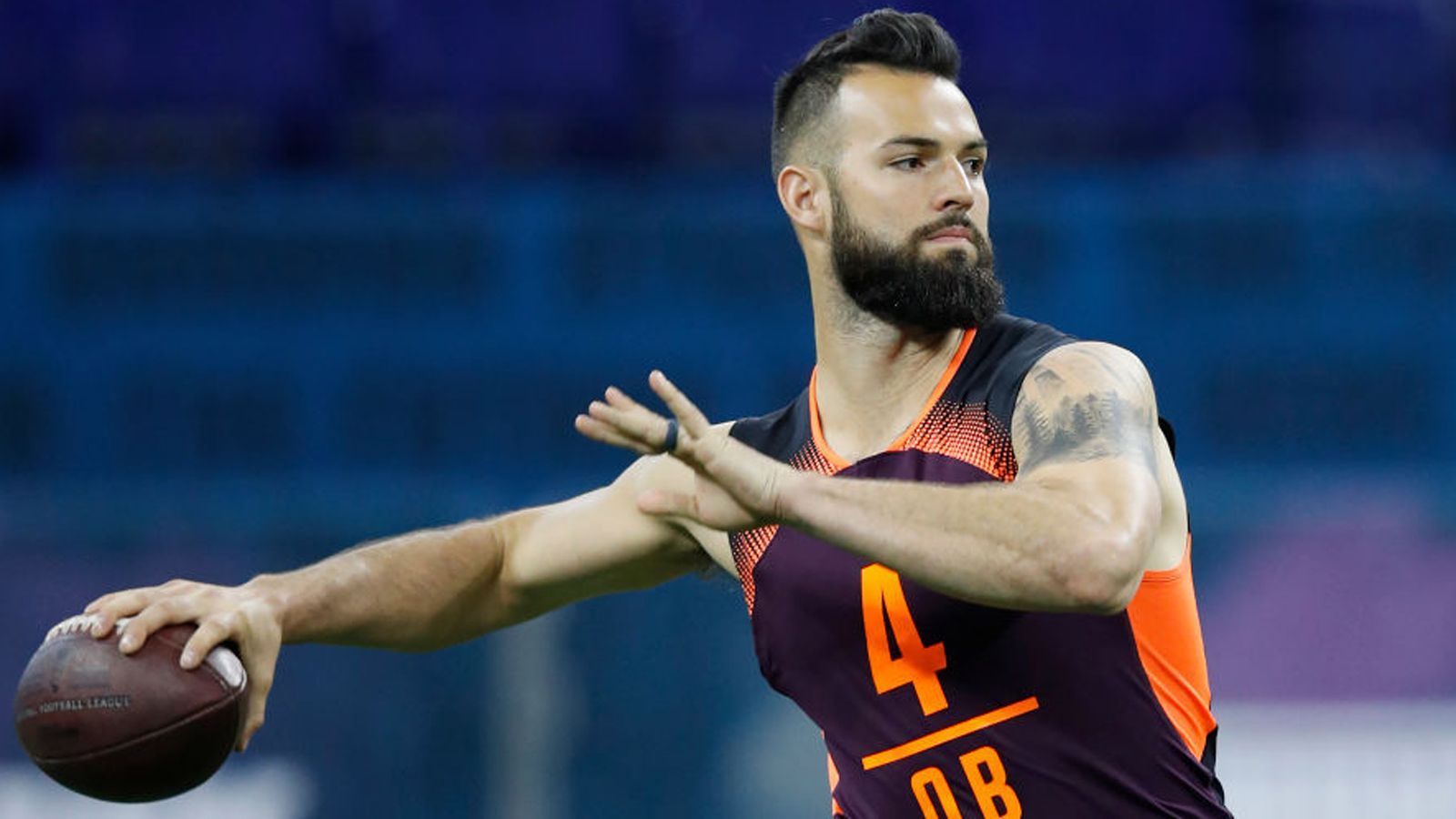 
                <strong>Will Grier (West Virginia)</strong><br>
                Der fast 24-Jährige mausert sich zum Geheimtipp unter den Quarterbacks. Er spielte am College zunächst zwei Jahre für die University of Florida, wurde dann allerdings wegen der Einnahme leistungsfördernder Substanzen gesperrt. Im Jahre 2016 wechselte er zu West Virginia. In seiner letzten Saison brachte er 67 Prozent seiner Pässe an, warf 37 Touchdown-Pässe und 8 Interceptions. Er gilt als ein akkurater sowie aggressiver Passer mit guter Fußarbeit, hat allerdings keinen sonderlich starken Wurfarm und zudem eine mangelnde Antrittsschnelligkeit. 
              