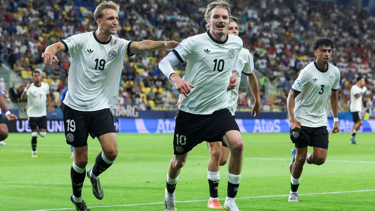 Nick Woltemade (Germany) bejubelt seinen Treffer zum 1:1 mit Nelson Weiper (Germany), UEFA European Under-21 Championship 2025 Quarter-Final, Germany v Italy, MOL ArÃ na am 22. June 2025 in Dunajsk...