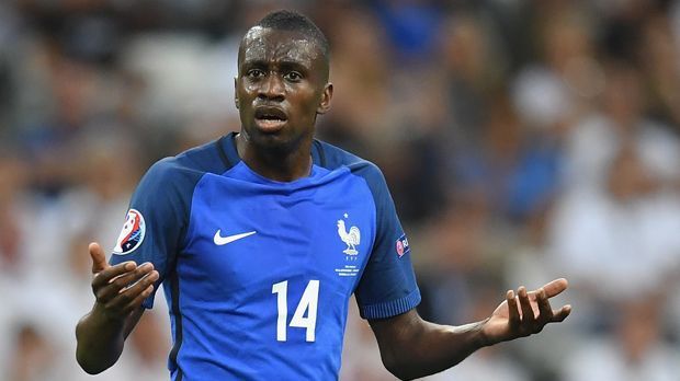 
                <strong>Blaise Matuidi</strong><br>
                Blaise Matuidi: Steht erstmals nach sechs Minuten im Mittelpunkt, als er einen Traum-Doppelpass mit Antoine Griezmann spielt und so die erste Tor-Chance der Franzosen mit vorbereitet. Kampfstark im Mittelfeld und mit cleveren spieleröffnenden Pässen, doch der 29-Jährige läuft den deutschen Offensiv-Stars auch immer mal wieder hinterher. ran-Note: 3
              