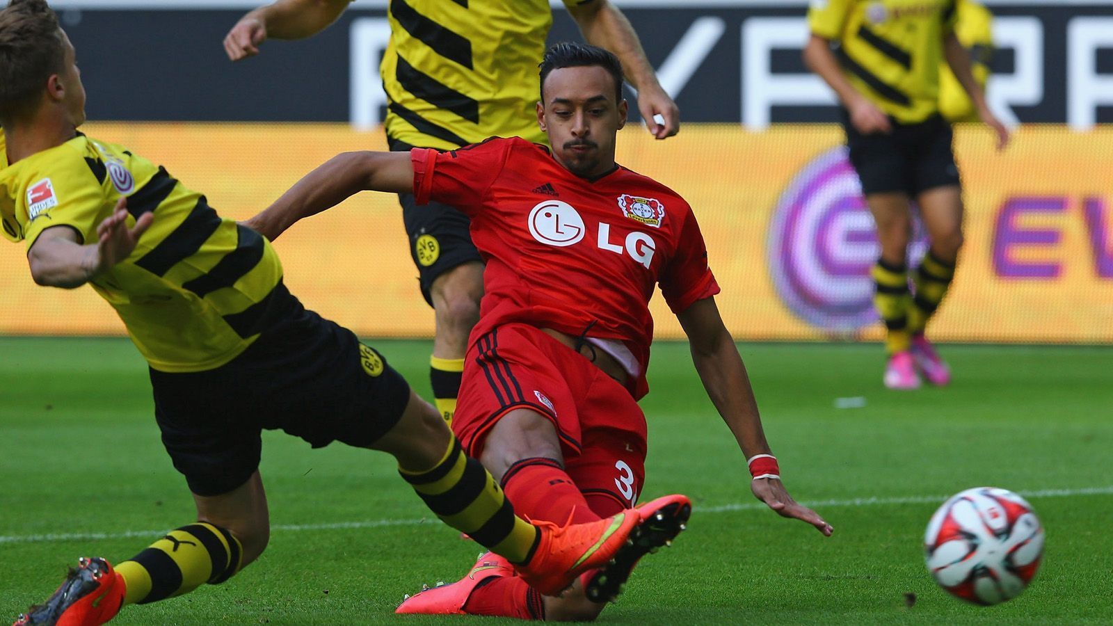 
                <strong>Platz 1: Karim Bellarabi (Bayer Leverkusen)</strong><br>
                Und auch Platz eins muss geteilt werden! Karim Bellarabi braucht am ersten Spieltag 2014/15 gegen Borussia Dortmund nach dem Anstoß nur neun Sekunden, um seinen Treffer zu bejubeln.
              