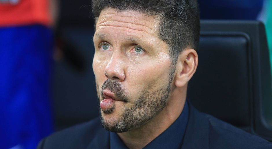 
                <strong>Diego Simeone beim Champions-League-Finale</strong><br>
                Man glaubt es kaum. Diego Simeone einmal ganz nachdenklich. Aber erraten. Das ist natürlich vor dem Anpfiff. Mit Spielbeginn gibt der Argentinier an der Außenlinie Vollgas! Pedal bis zum Anschlag durchgedrückt.
              