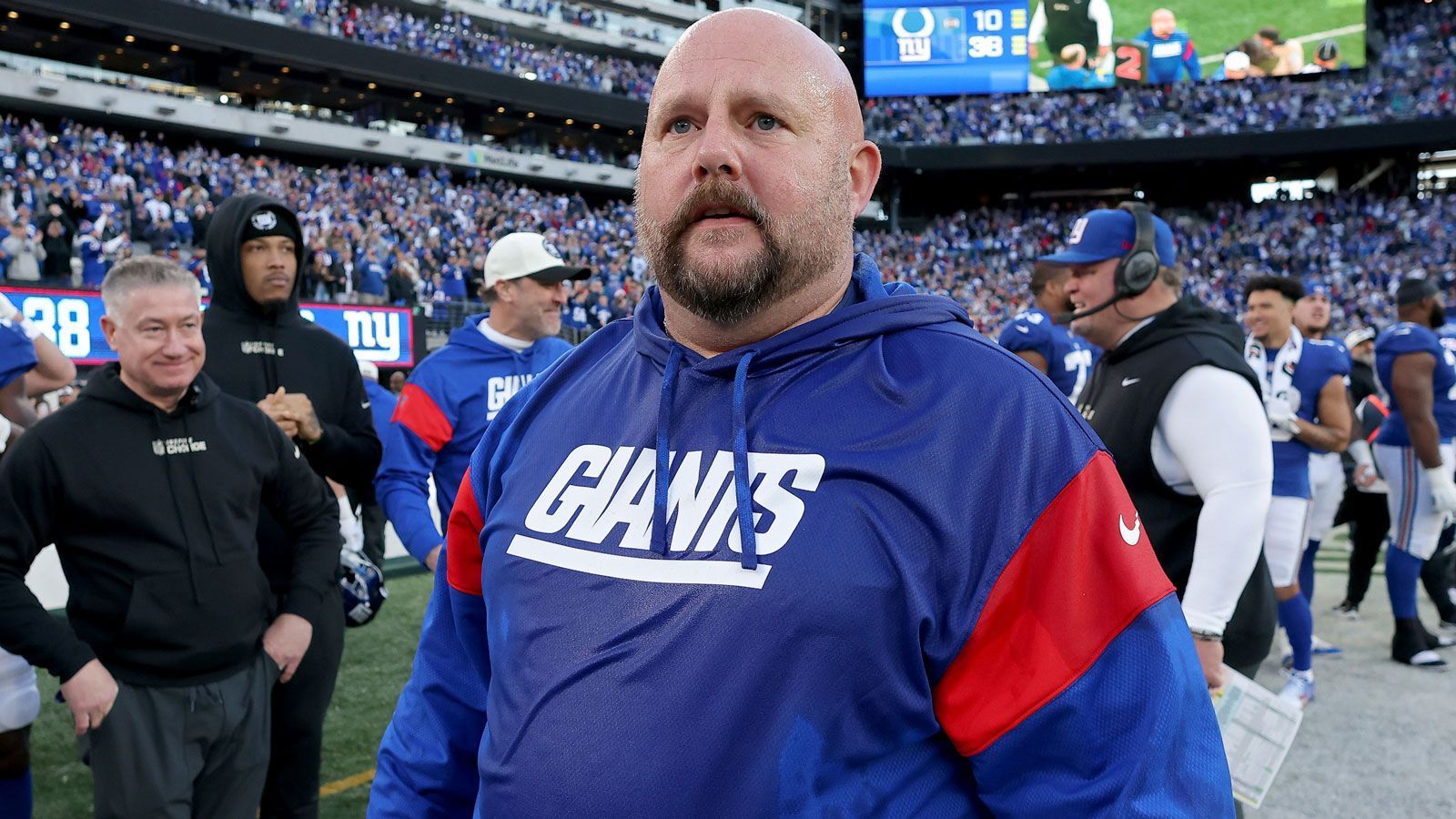 <strong>14. Platz (geteilt): Brian Daboll</strong><br>
                • Team: New York Giants<br>• Im Amt seit: 2022<br>• Regular-Season-Bilanz: 15-18-1<br>• Vorherige Stationen: Browns-OC (2009-2010), Dolphins-OC (2011), Chiefs-OC (2012), Bills-OC (2018-2021)